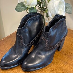 COPY - Ugg boots!!! Black leather! Worn twic